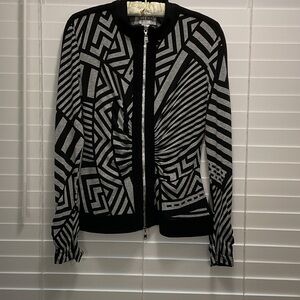 Joseph Ribkoff Black and Gray Geometric Zip blouse;Sz. US 12/14
